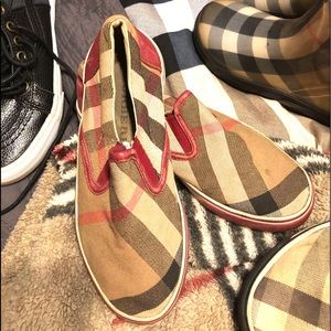 Burberry slip on size 34